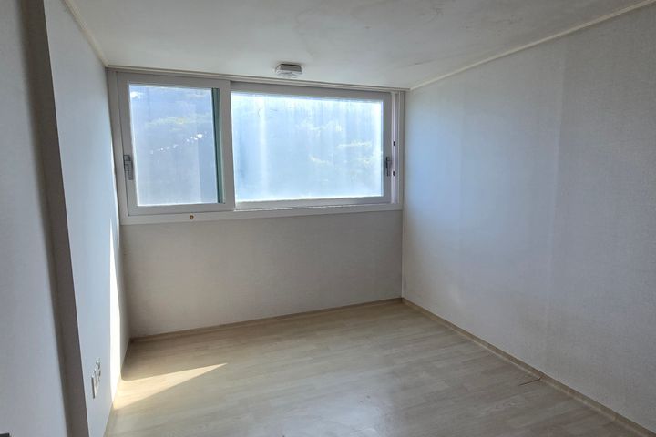 3-Bedroom Apartment A 10th image