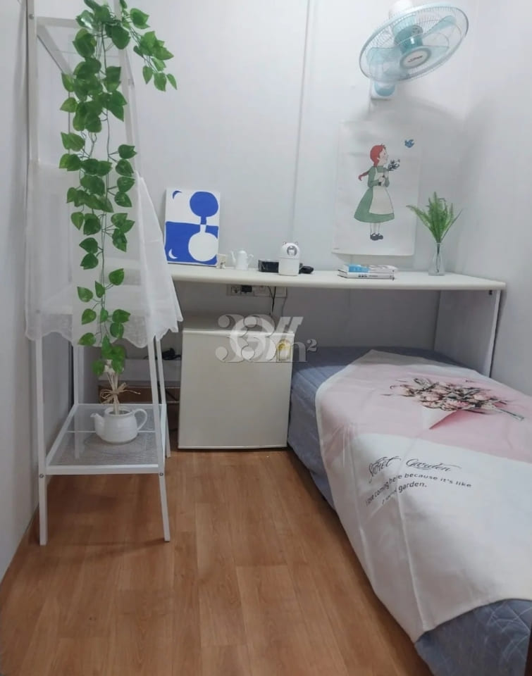 Room 7, Blue 1th image