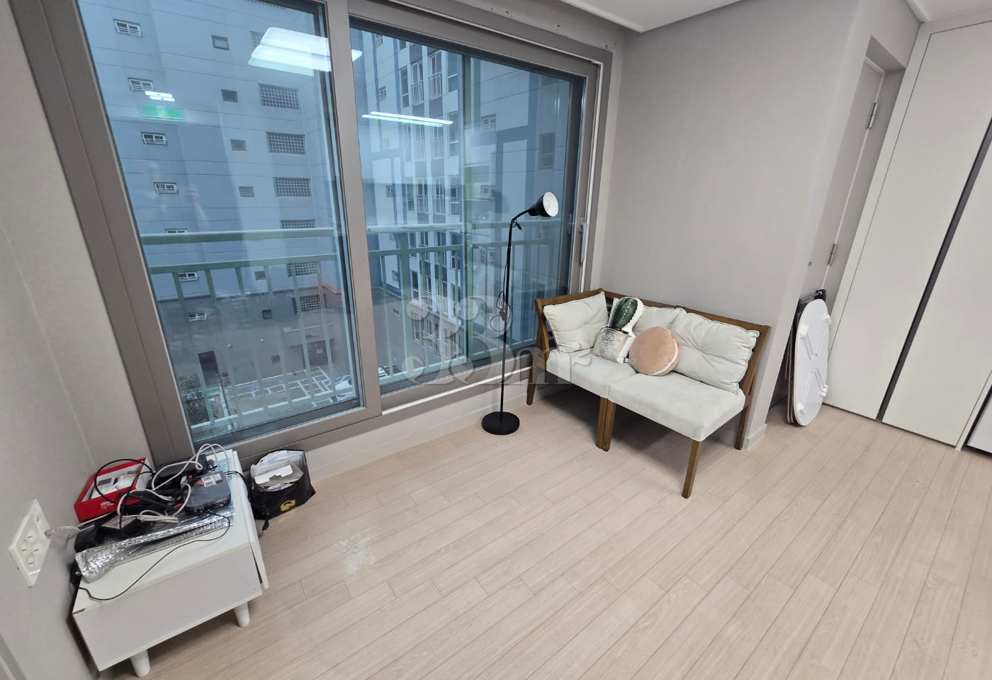 Two-room unit near the airport entrance, by t 1th image