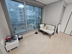 Two-room unit near the airport entrance, by t 1th image