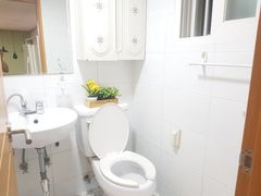 Room 201 5th image