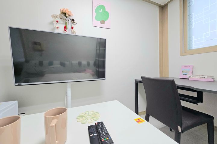 Dunsan-dong + Fully Furnished + Separate Livi 8th image