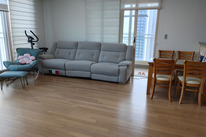 Spacious 3-bedroom apartment in Cheongna, Inc 2th image