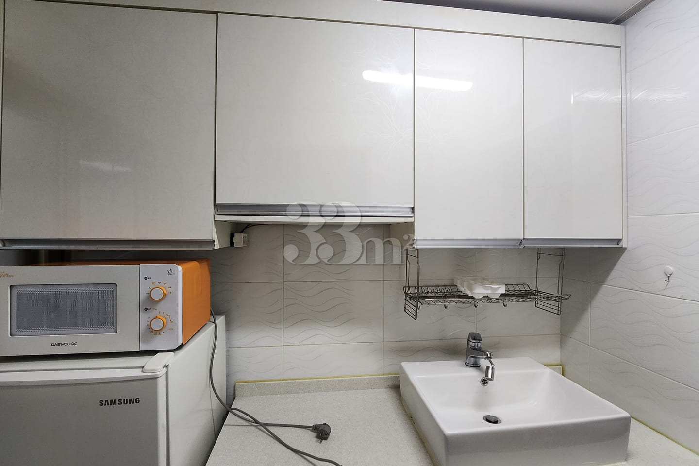 White-themed studio, 3 minutes from Mangpo St 4th image