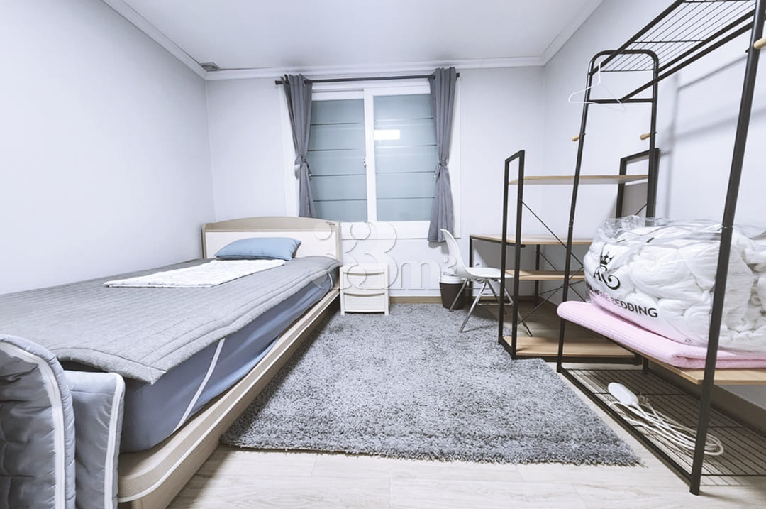 Fully furnished two-room unit, 5 minutes from 3th image
