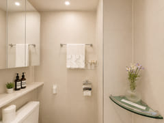 Cozy, fully-furnished apartment on Line 2 5th image