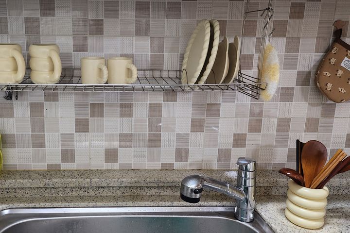 Comfortable, fully furnished 3-room unit 1th image