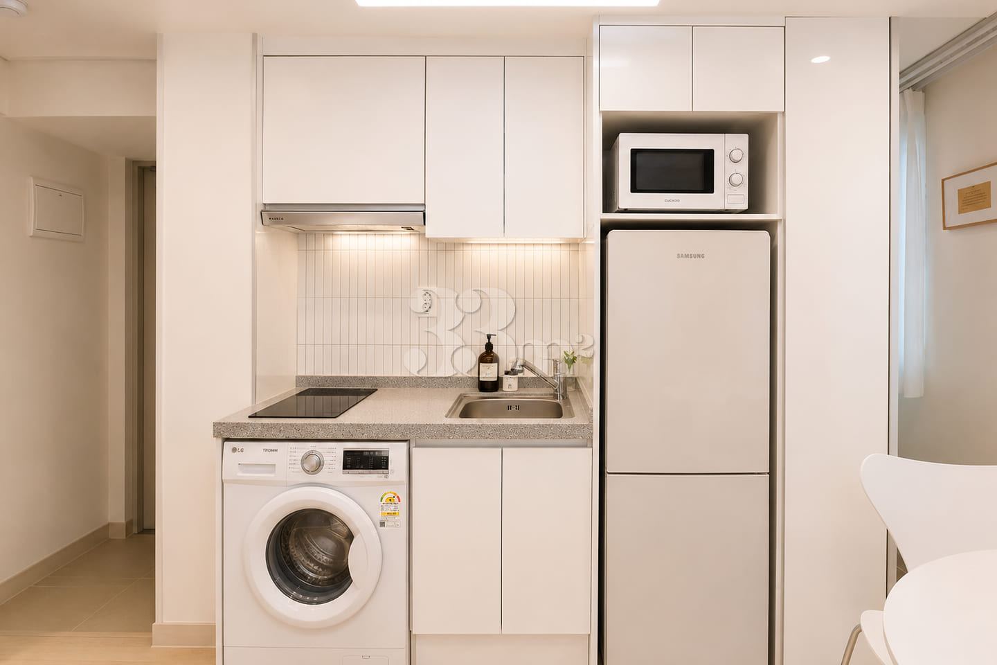 Cozy, fully-furnished apartment on Line 2 6th image