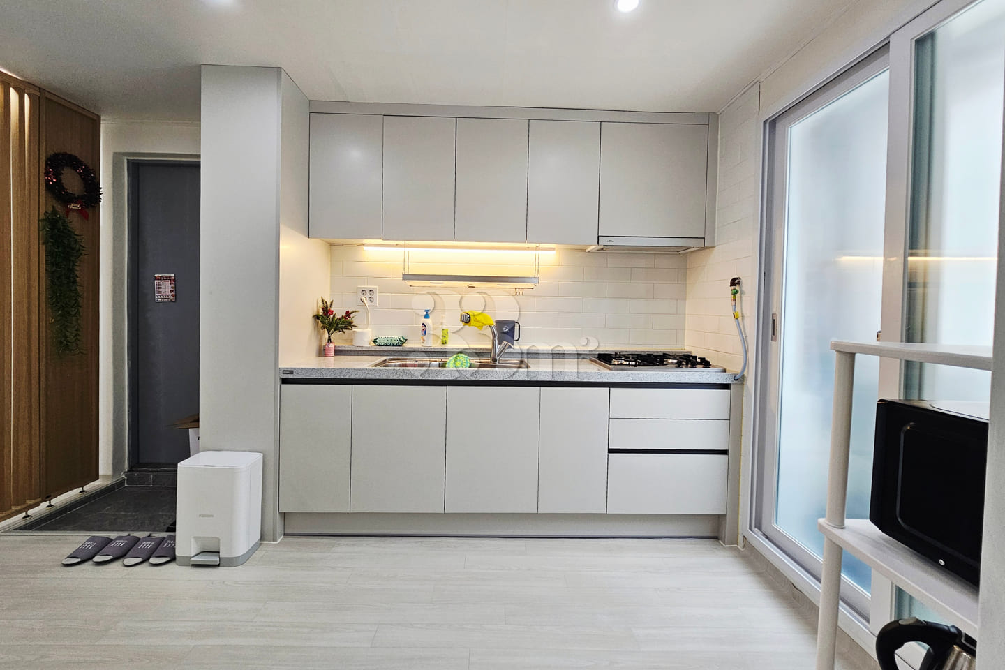 9 minutes from Sangdo Station, white 3-room 17th image