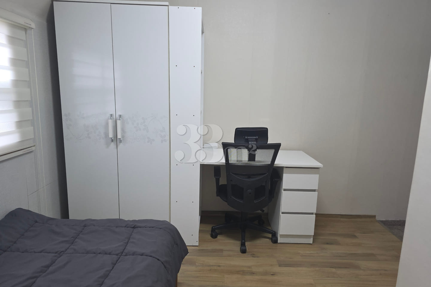 Room 501 5th image