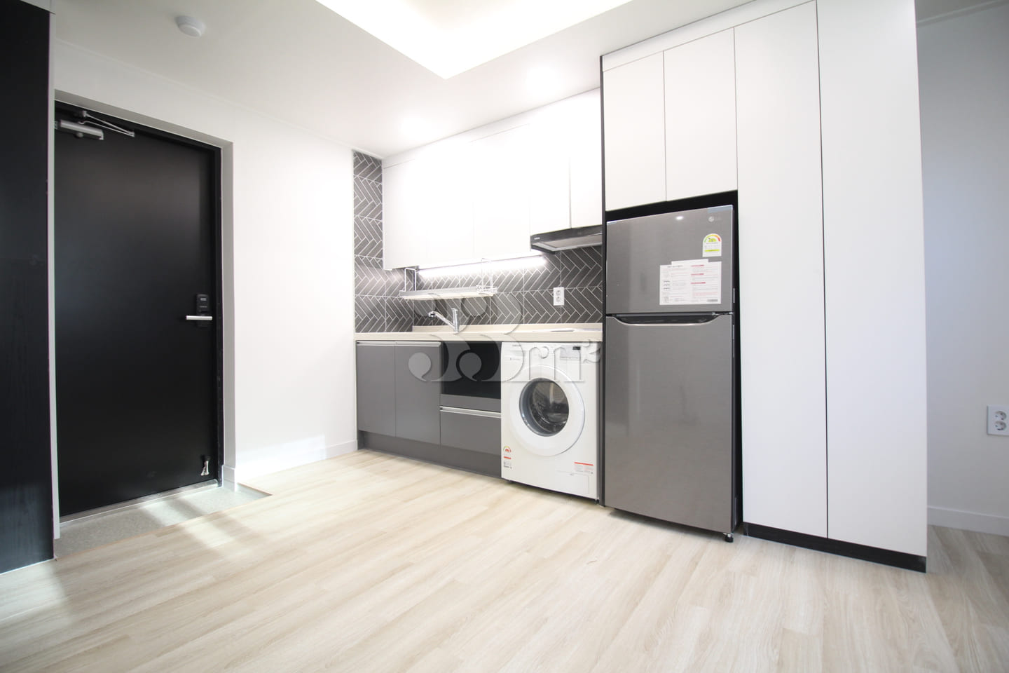 1 minute from Nonhyeon Station, fully furnish 0th image