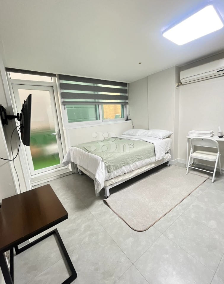 Studio apartment with a balcony 0th image
