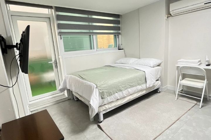 Studio apartment with a balcony 0th image