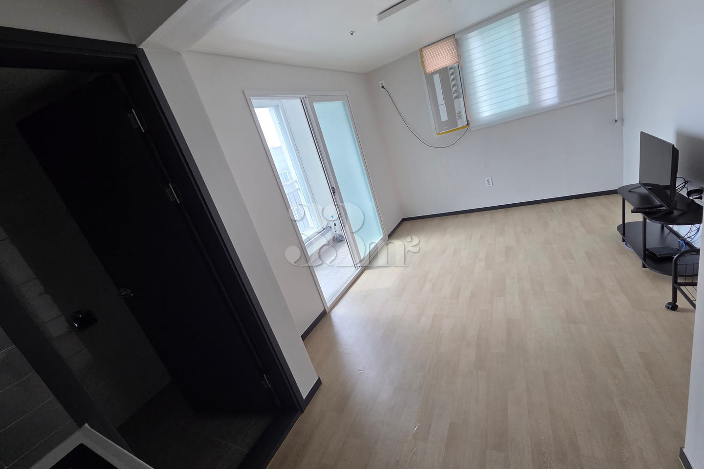 Studio apartment, 6-minute walk from Songtan 1th image