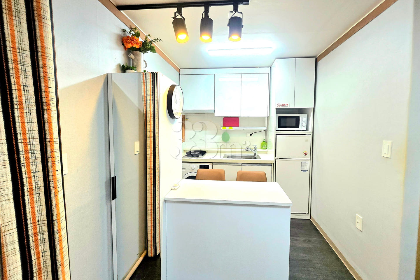Neat Studio in Mangwon (Unit 201) 11th image