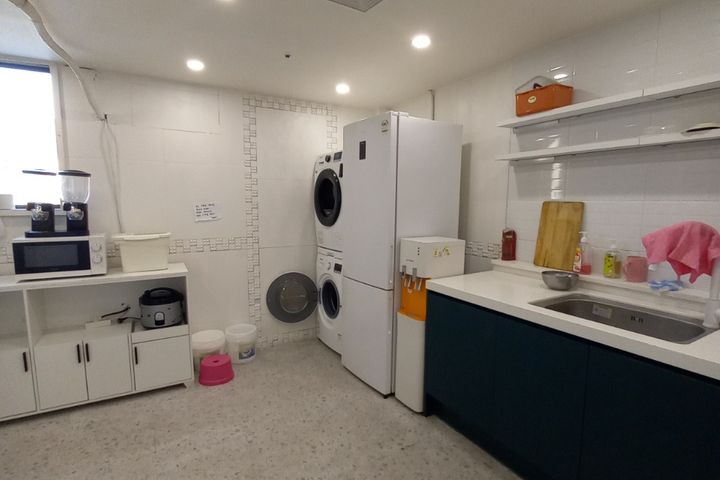Sillim White-Toned Aesthetic Room 9th image
