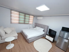 Studio apartment a 1-minute walk from Sajik S 0th image