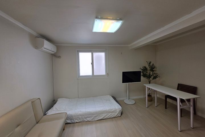 A room near the university campus 5th image