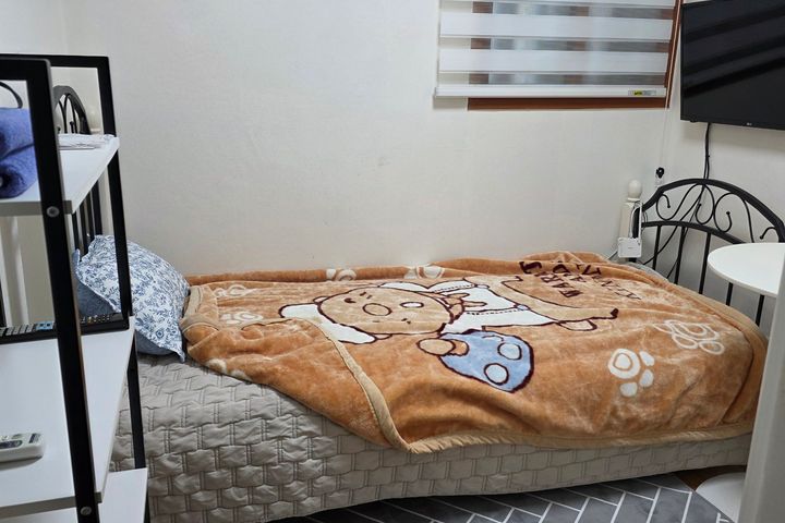 A charming ground-floor room 4th image