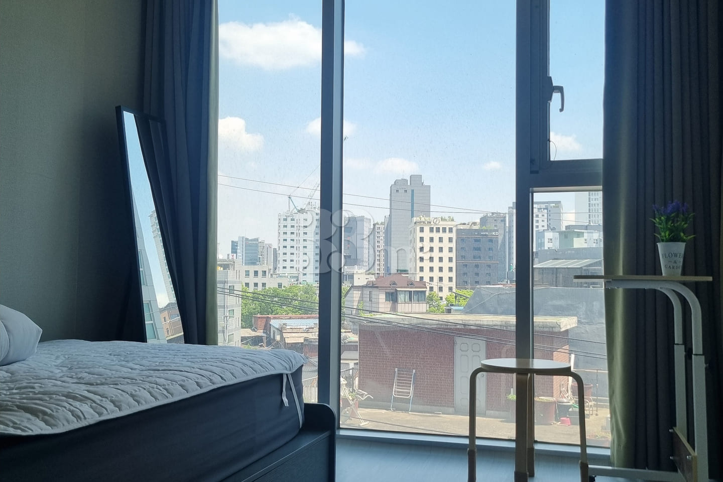 Dongmyoap Station, Floor-to-Ceiling Window Vi 0th image