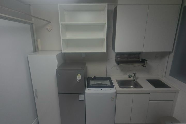 Studio apartment in a quiet residential area  1th image