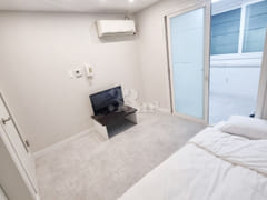 Remodeled, fully furnished H31 1th image