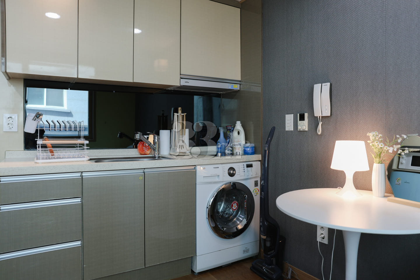 Fully furnished ❤️ Free parking ❤️ 1 minute f 9th image