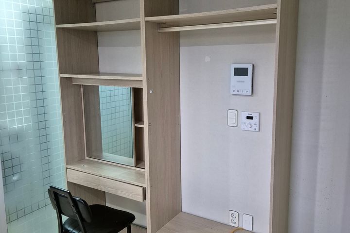 Fully furnished studio apartment 7th image