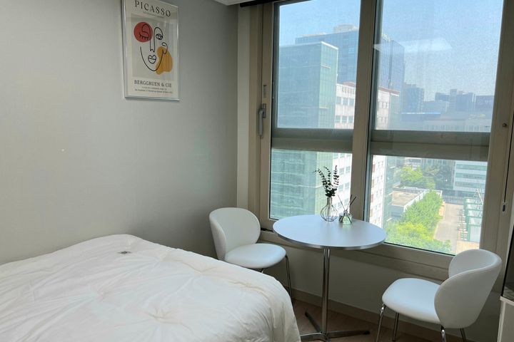 5 mins from Gadi Station ❤️ Fully furnished ( 6th image