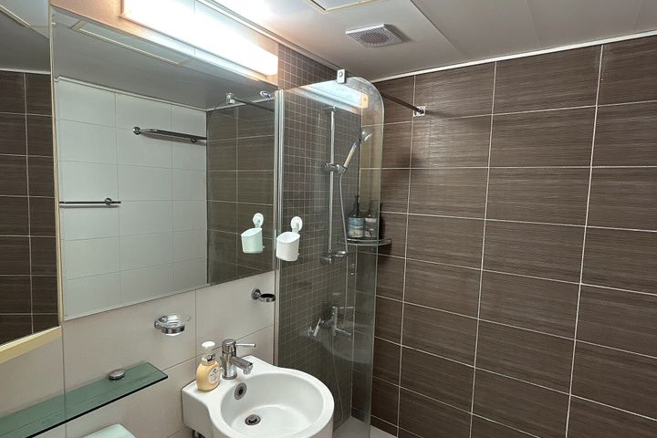 ✨Spacious room with city view, 2 mins from Si 11th image