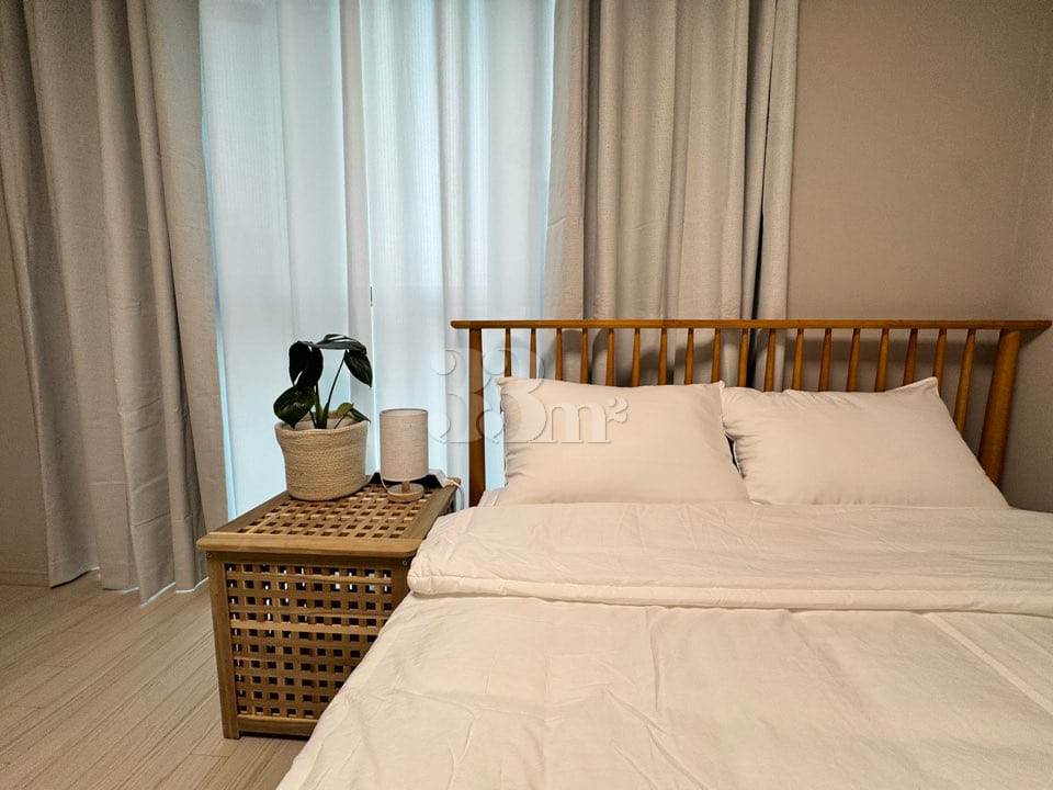 Fully furnished unit right in front of the Se 4th image