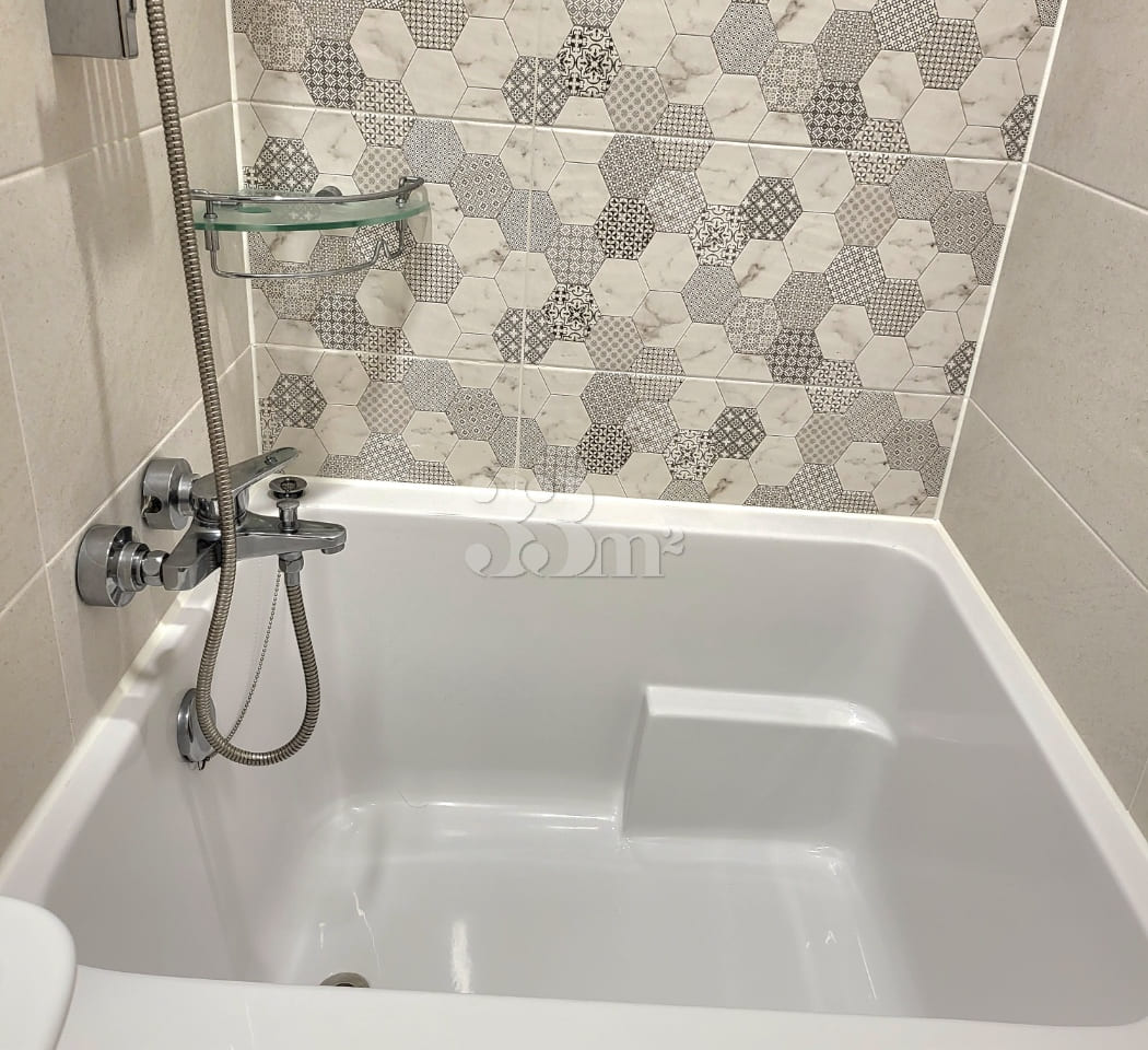 New studio apartment in a prime location righ 11th image