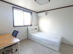 #59 A really big three-room apartment 8th image