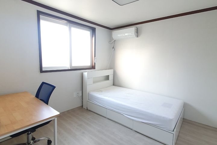 #59 A really big three-room apartment 8th image