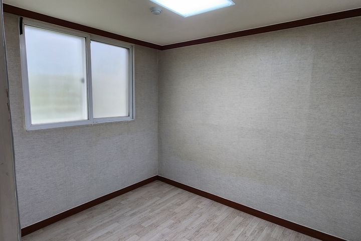 Spacious and Bright 32-Pyeong Home in Dongduc 8th image