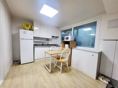 ❤️Newly renovated, sunny 2-room apartment in  10th image
