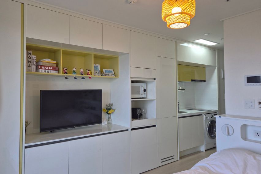 Ocean view, cooking and laundry available. 6th image