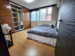 Two-room apartment with a private rooftop nea 7th image