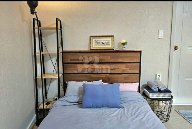 Clean studio apartment (private parking) 1th image