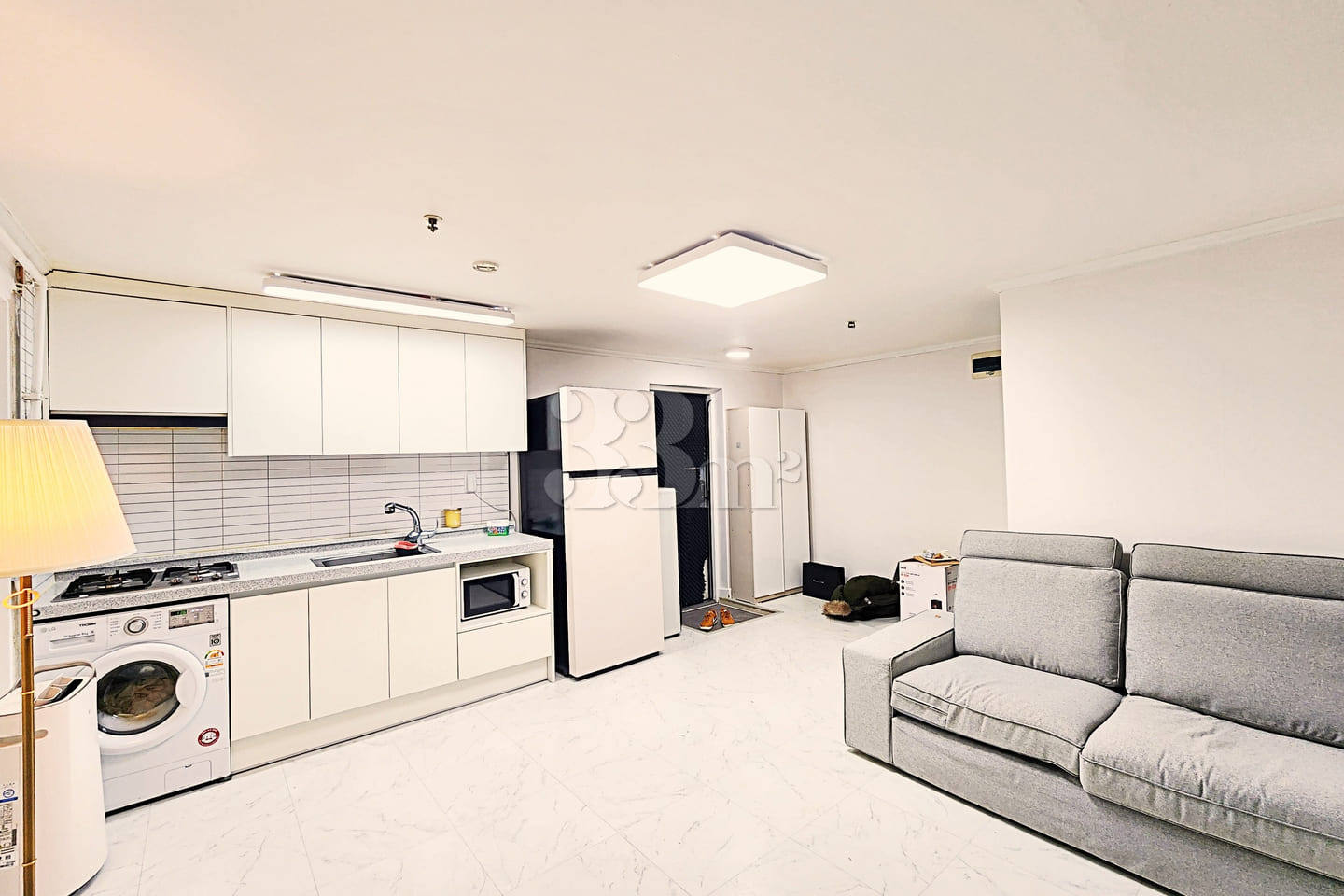 Fully furnished 2-room unit with a spacious l 2th image