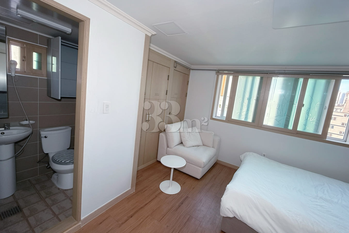 Studio apartment a 1-minute walk from Sajik S 9th image