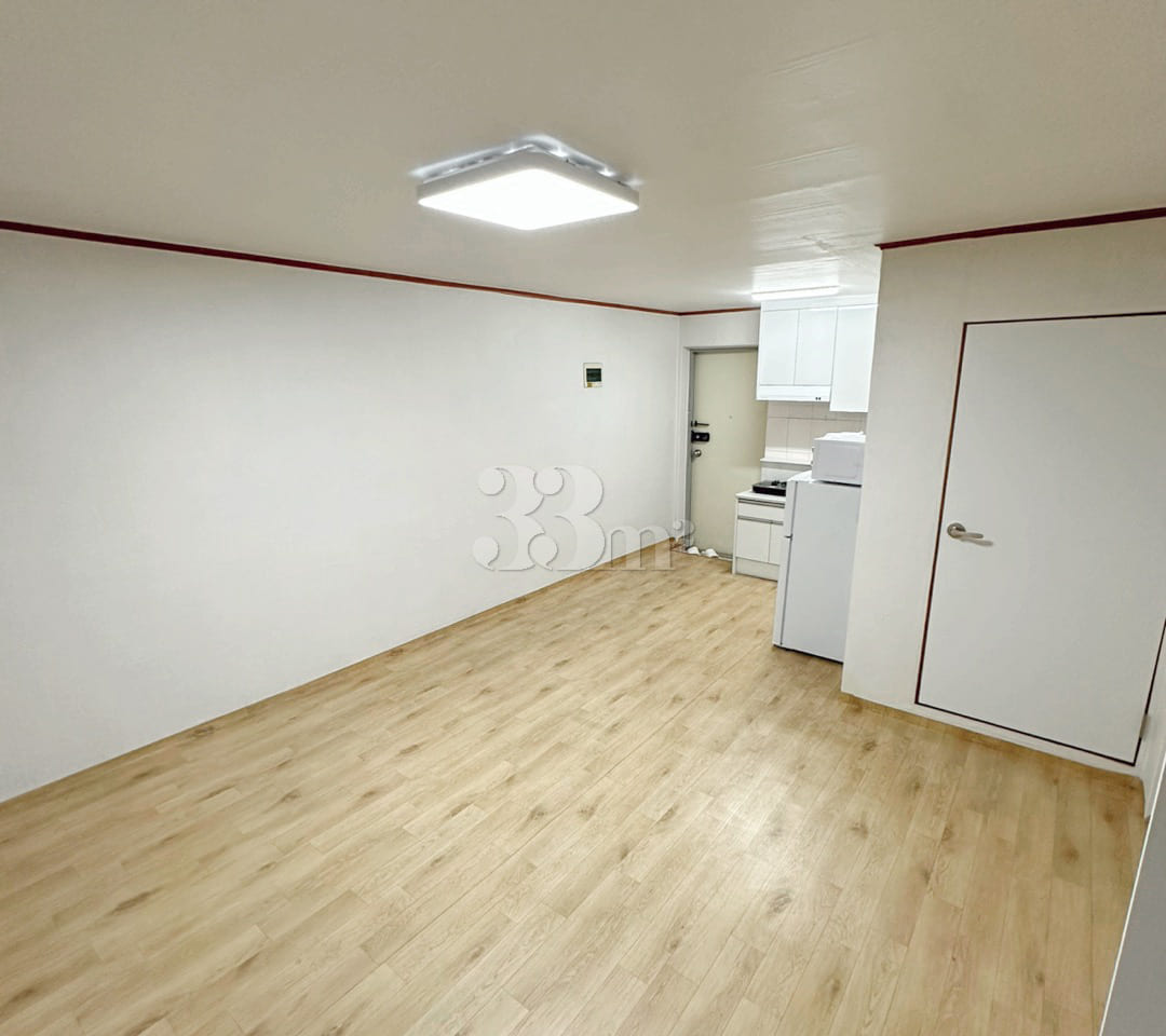 Fully furnished studio apartment, 5 minutes f 2th image