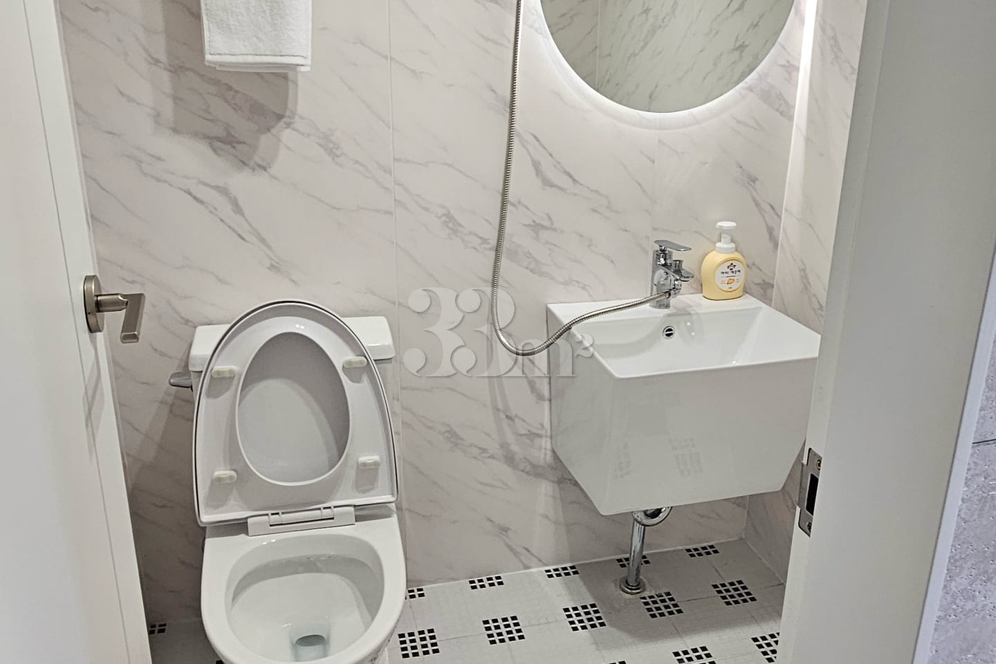 32 rooms with a clean remodel 6th image