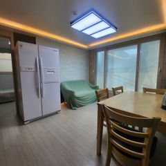 3-bedroom, 2-bathroom apartment near the subw Unit Image