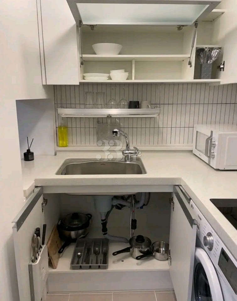 Luxury Two-Bedroom Apartment, 3 Minutes from 4th image