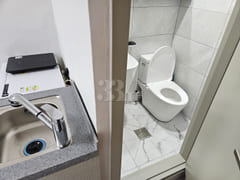 Clean studio apartment in a triple station ar 17th image