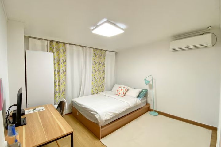 Quiet two-room apartment 0th image