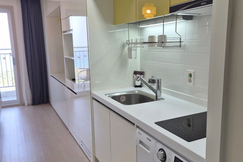 Ocean view, cooking and laundry available. 7th image