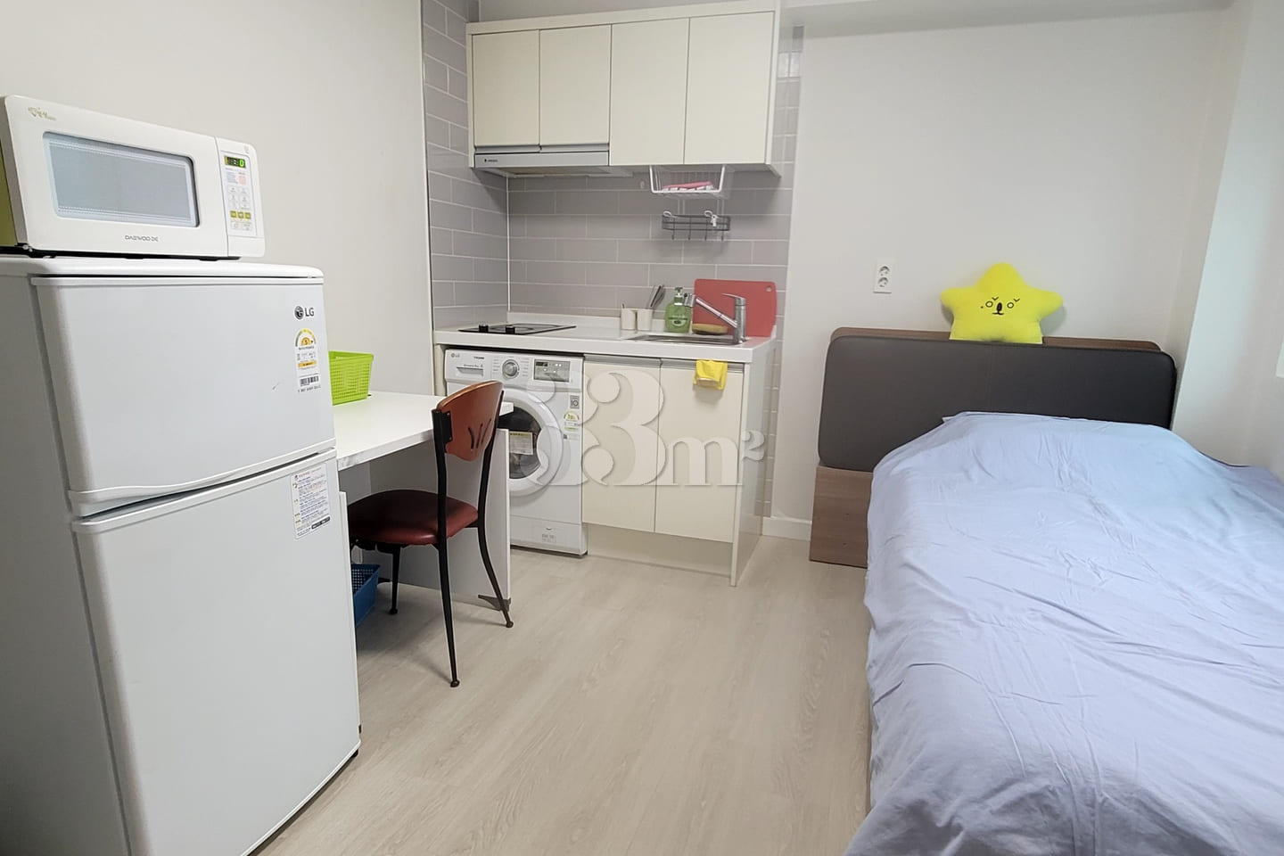 New studio apartment within walking distance  2th image