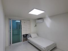 2 bedrooms, fully renovated, right next to th 1th image